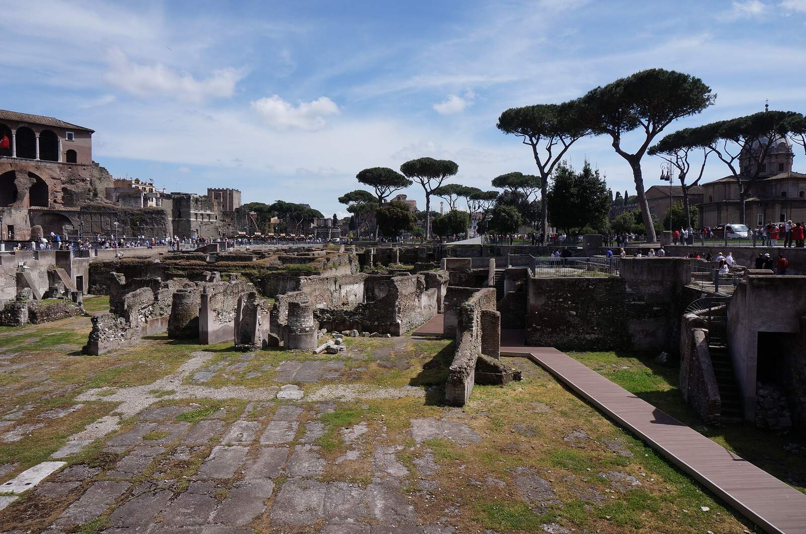 ANCIENT ROMAN RUINS - BASILICA ULPIA 004