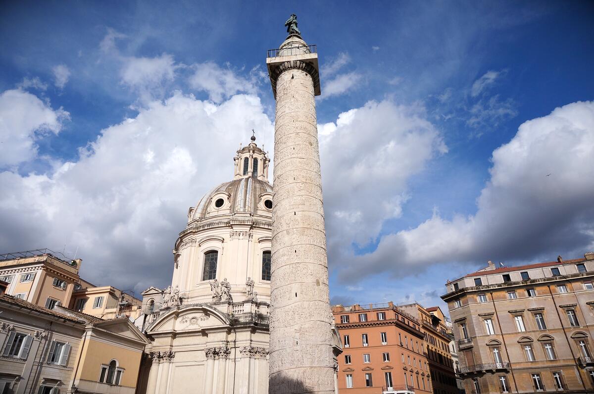 ANCIENT ROMAN RUINS - BASILICA ULPIA 007