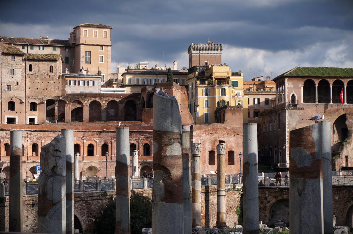 ANCIENT ROMAN RUINS - BASILICA ULPIA 008