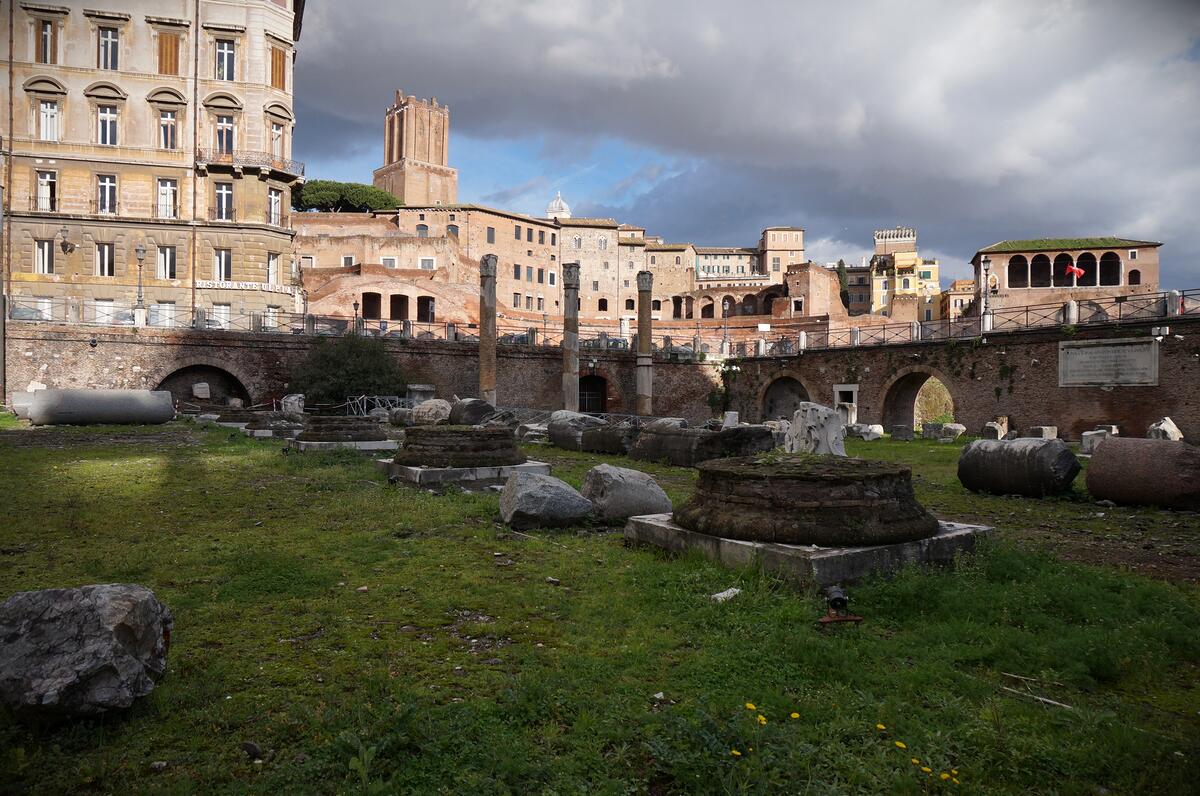 ANCIENT ROMAN RUINS - BASILICA ULPIA 014