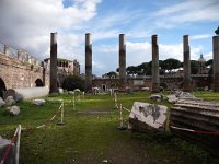 ANCIENT ROMAN RUINS - BASILICA ULPIA 020
